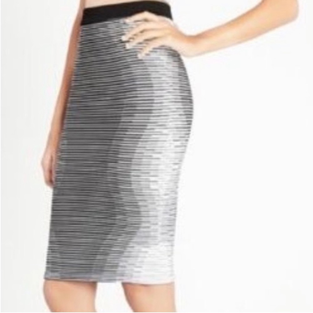 BCBGeneration Bodycon Abstract Seamless Set - Picture 10 of 16